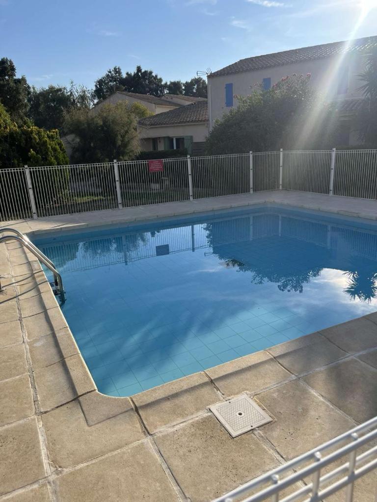 Appartement T2, 4 Personnes, Climatise, Avec Piscine, Village De La Mer La Londe-les-Maures Dış mekan fotoğraf